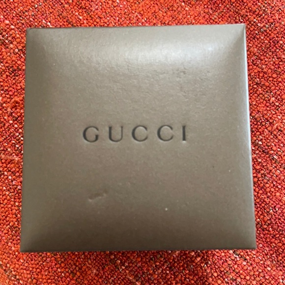 Authentic Gucci Twirl Small Diamond Watch - Picture 6 of 7